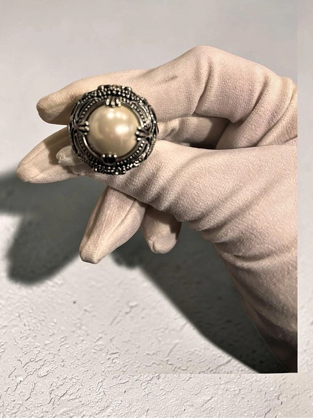 Pearl Statement Ring in White & Silver Like New